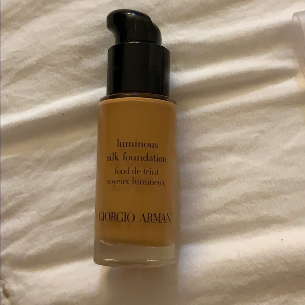Giorgio Armani luminous silk brand new